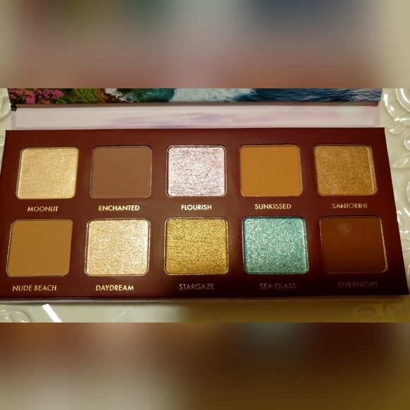 WANDERESS Escape Eyeshadow Palette by WANDER BEAUTY - Picture 3 of 3